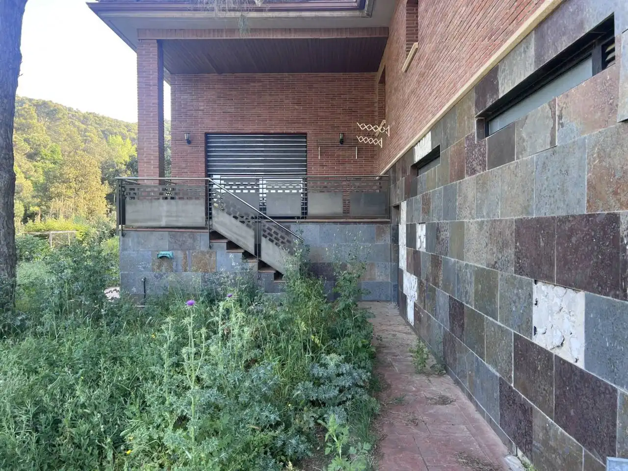 Vista exterior de Casa o xalet en venda en Vilanova del Vallès amb Jardí privat, Terrassa i Piscina