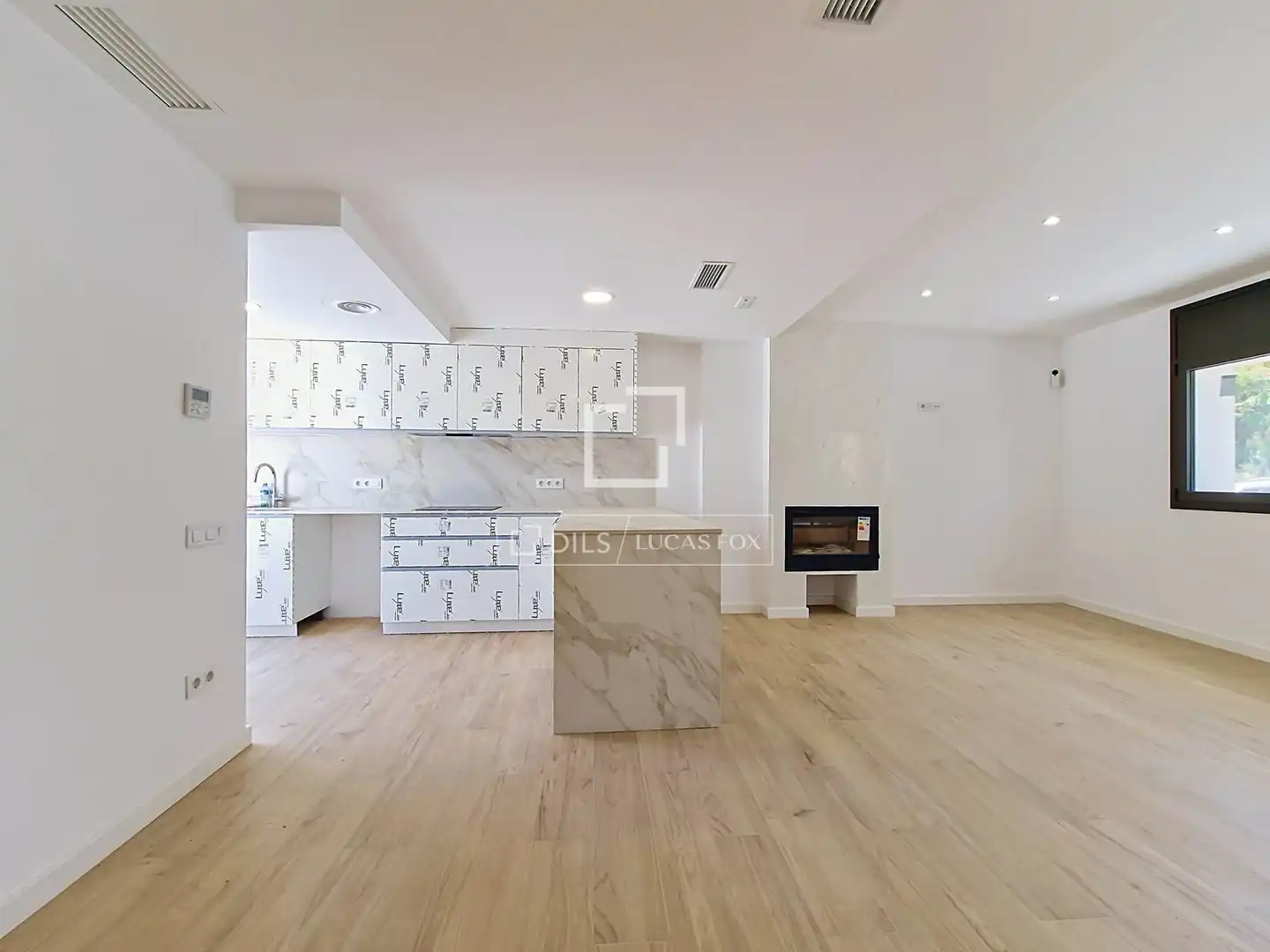 Cuina de Casa o xalet en venda en Vilanova i la Geltrú amb Aire condicionat, Calefacció i Terrassa