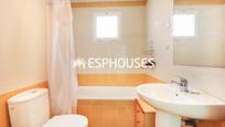 Bathroom of Apartment for sale in Guardamar del Segura  with Air Conditioner, Terrace and Furnished