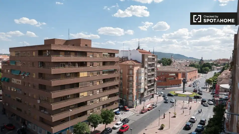 Vista exterior de Piso de alquiler en Alcalá de Henares con Aire acondicionado, Calefacción y Amueblado