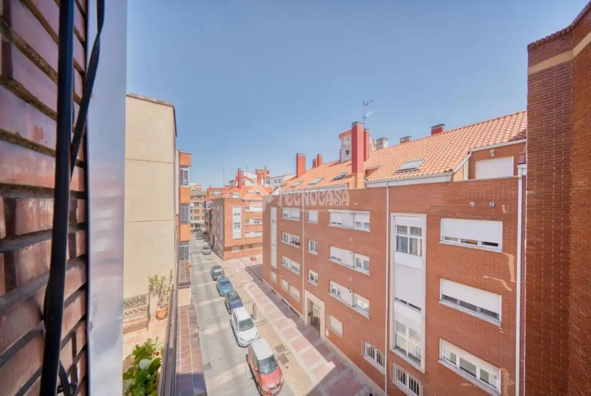 Exterior view of Flat for sale in Valladolid  with Heating, Parquet flooring and Furnished