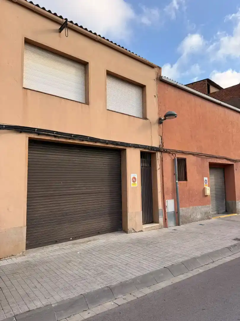 Vista exterior de Casa adosada en venda en La Pobla de Montornès  