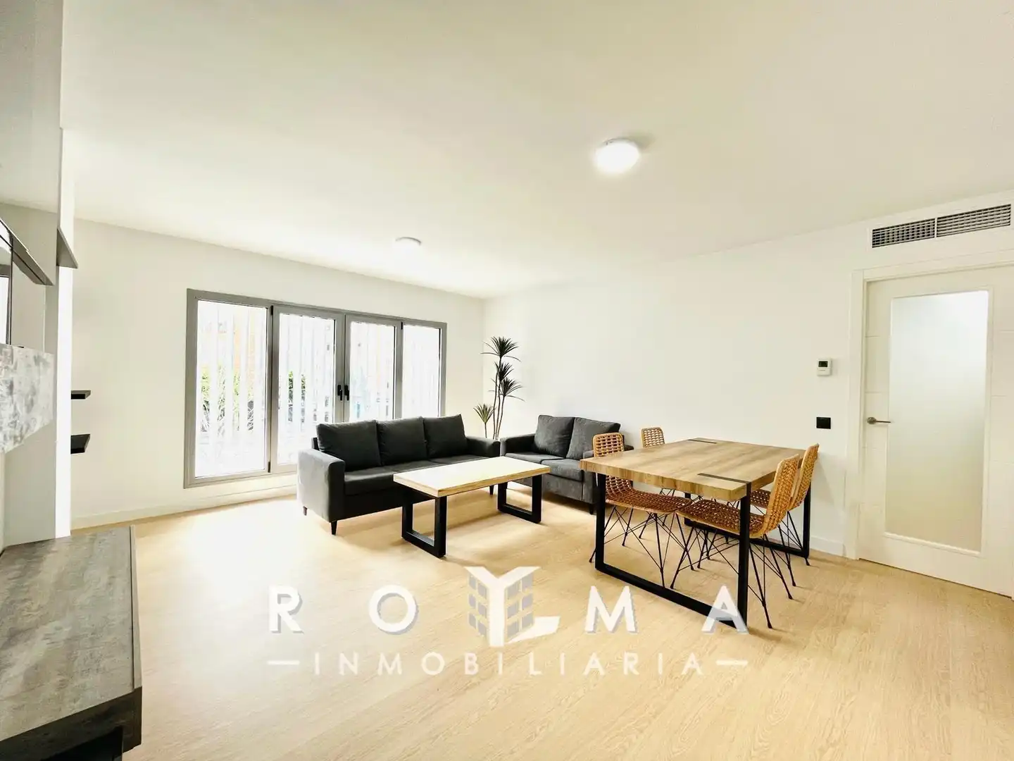 Exterior view of Flat for rent in Sevilla  with Air Conditioner and Heating
