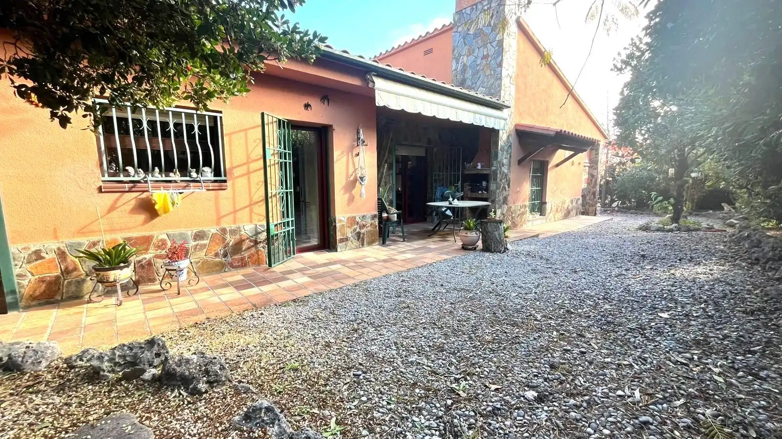 Vista exterior de Casa o xalet en venda en Riells i Viabrea amb Calefacció