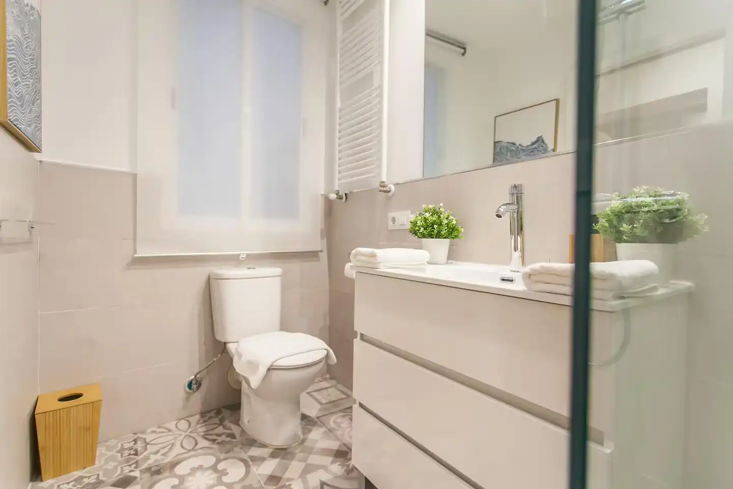 Badezimmer von Wohnungen zur Miete in Bilbao  mit Klimaanlage, Terrasse und Möbliert