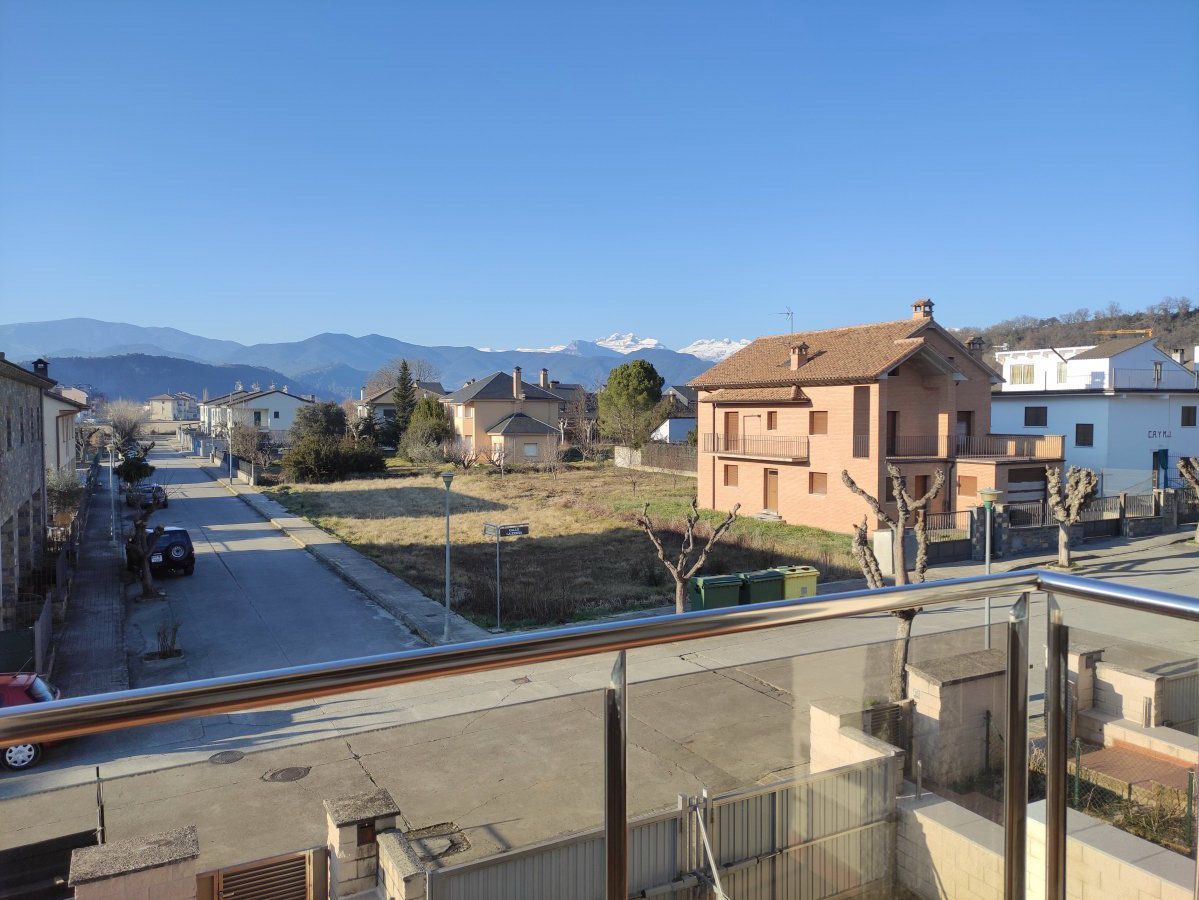 Vista exterior de Casa adosada en venda en Aínsa-Sobrarbe amb Calefacció, Jardí privat i Terrassa