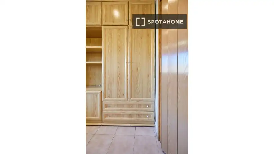 Habitación de Piso de alquiler en Madrid con Aire acondicionado, Calefacción y Amueblado