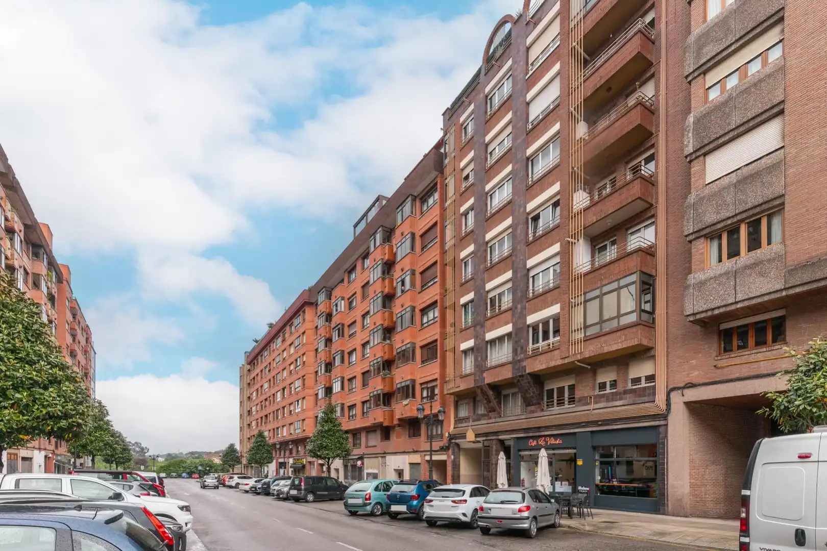 Vista exterior de Pis en venda en Oviedo  amb Terrassa i Moblat