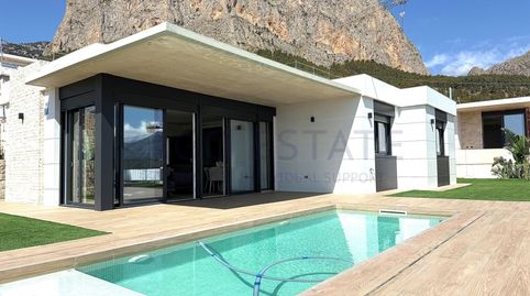 Villa de obra nueva en construcción en Polop con vistas al mar y la montaña