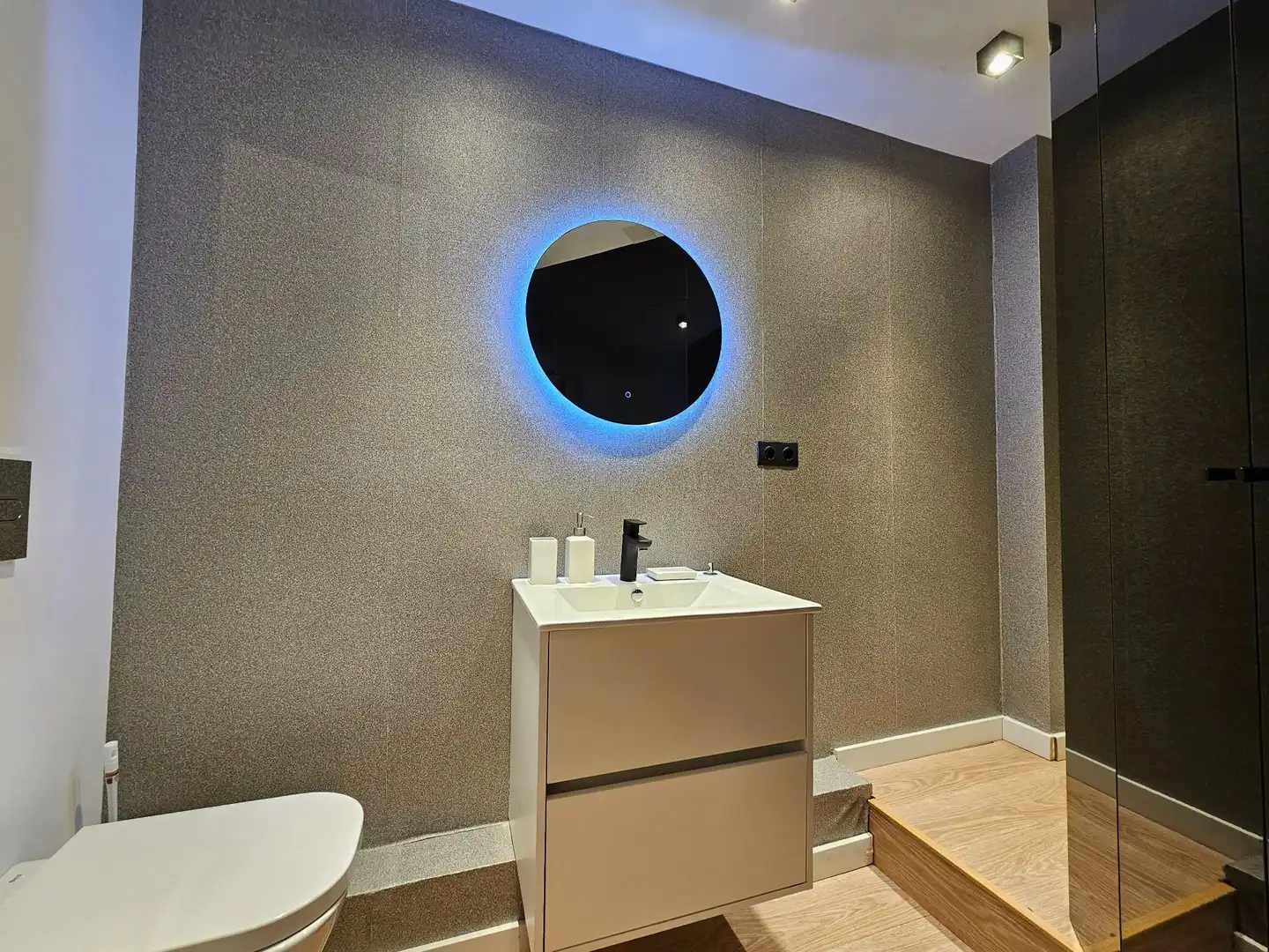 Bathroom of Flat for rent in Barcelona  with Air Conditioner and Furnished