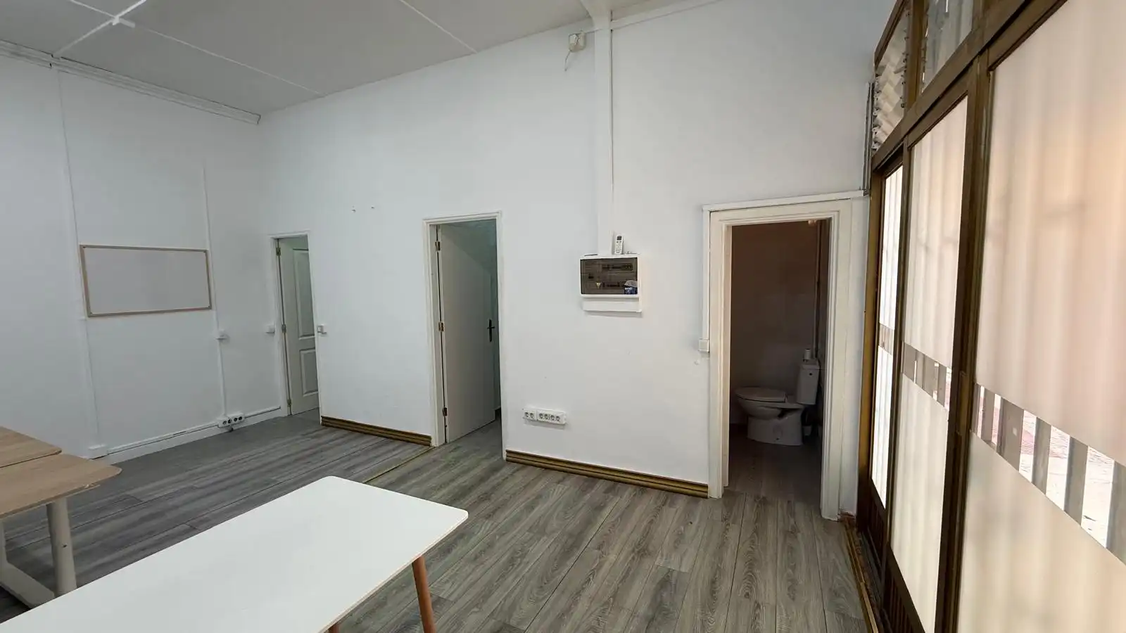 Commercial properties for rent in Arona  with Air Conditioner, Parquet flooring and Internet