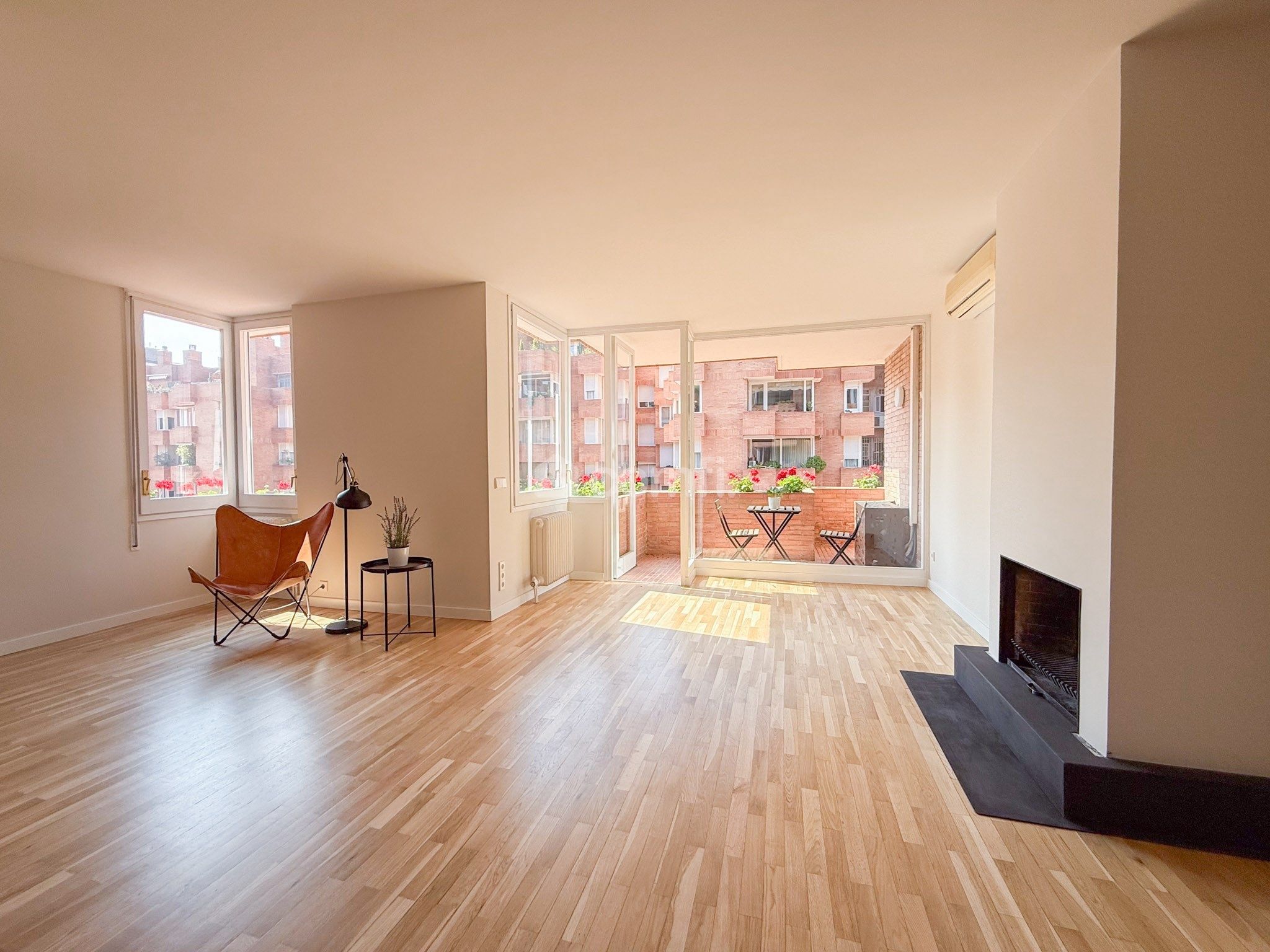 Sala de estar de Piso de alquiler en  Barcelona Capital con Aire acondicionado, Calefacción y Terraza