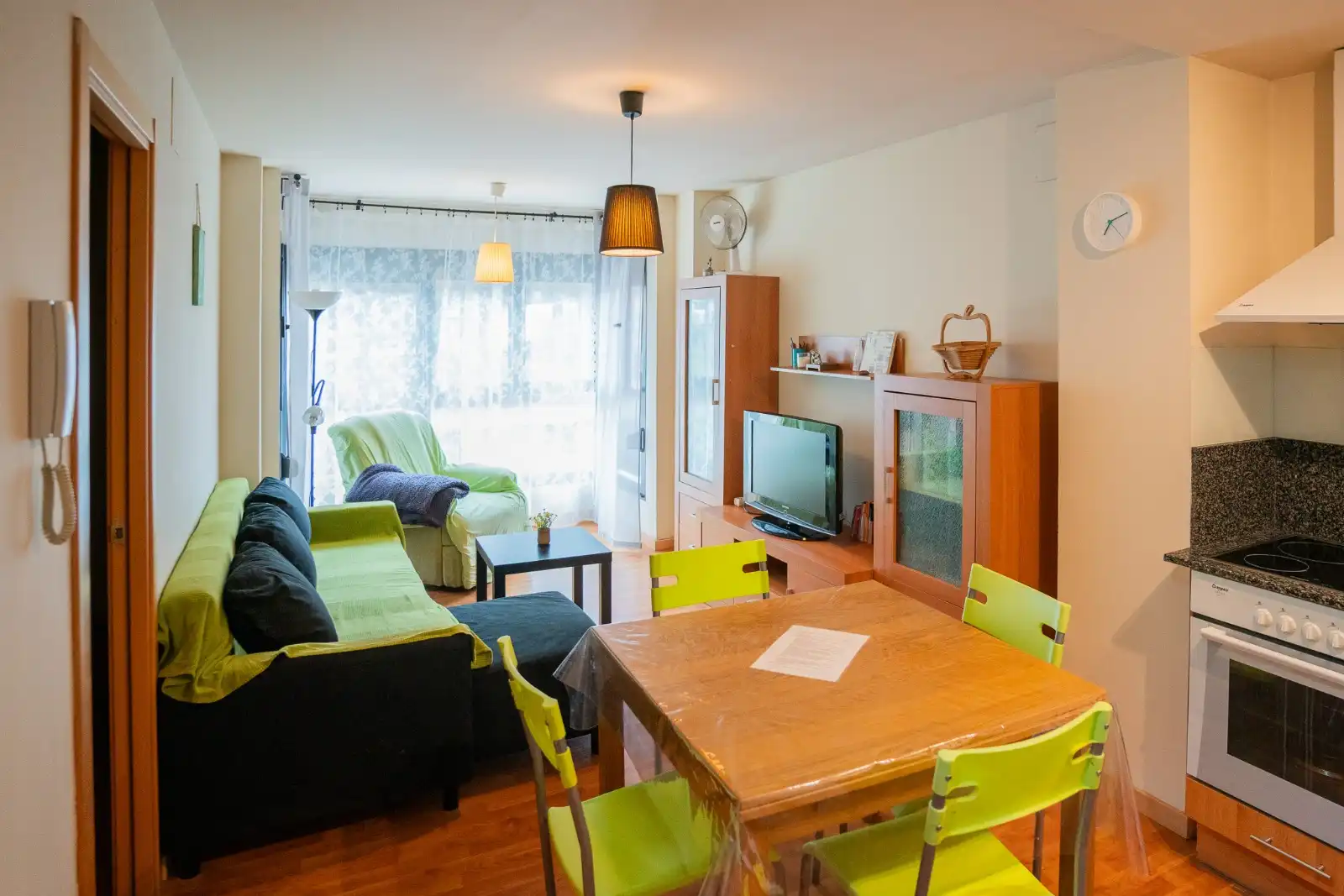 Sala de estar de Apartamento en venta en Val de San Vicente  con Calefacción, Parquet y Amueblado