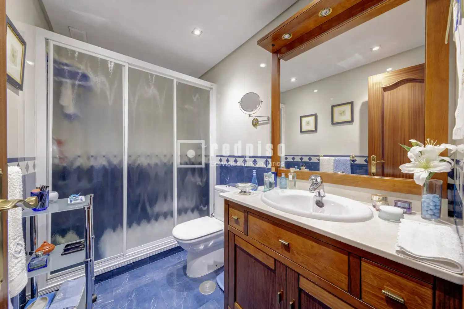 Bathroom of Houses for sale in Pozuelo de Alarcón  with Air Conditioner, Heating and Parquet flooring