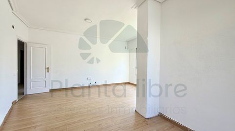 Piso de 4 habitaciones con patio, balcones y trastero en Logroño, image 2