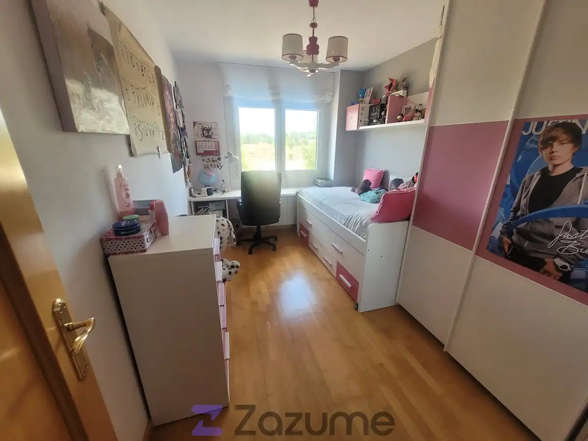 Bedroom of Flat for rent in Laguna de Duero  with Heating, Parquet flooring and Furnished