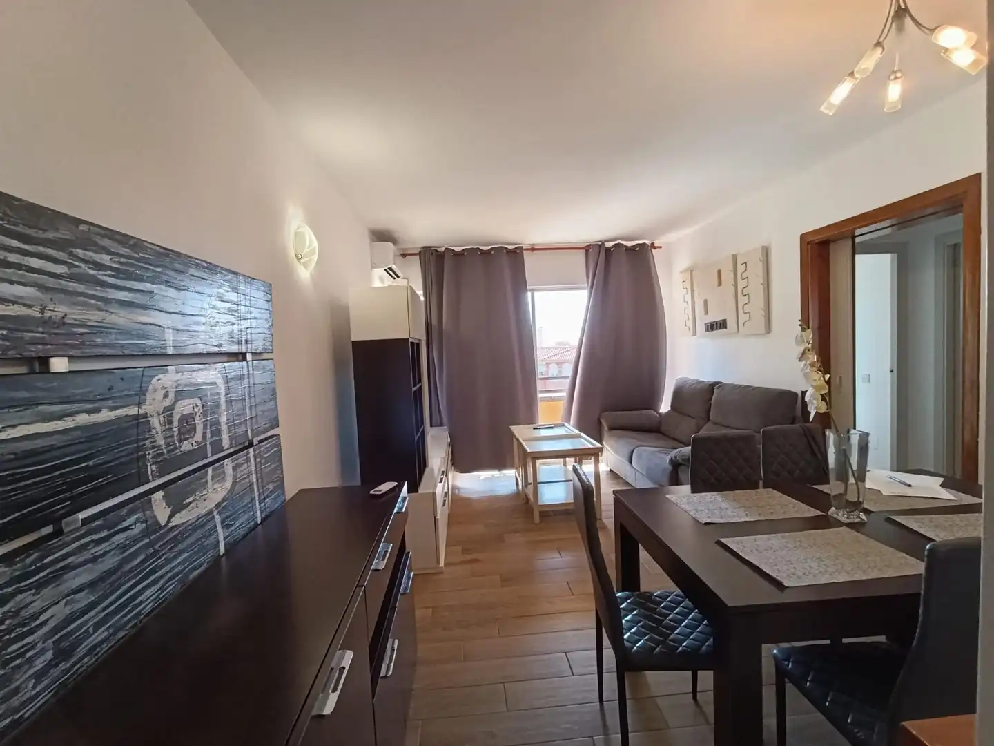 Sala d'estar de Pis de lloguer en El Ejido amb Aire condicionat, Terrassa i Moblat