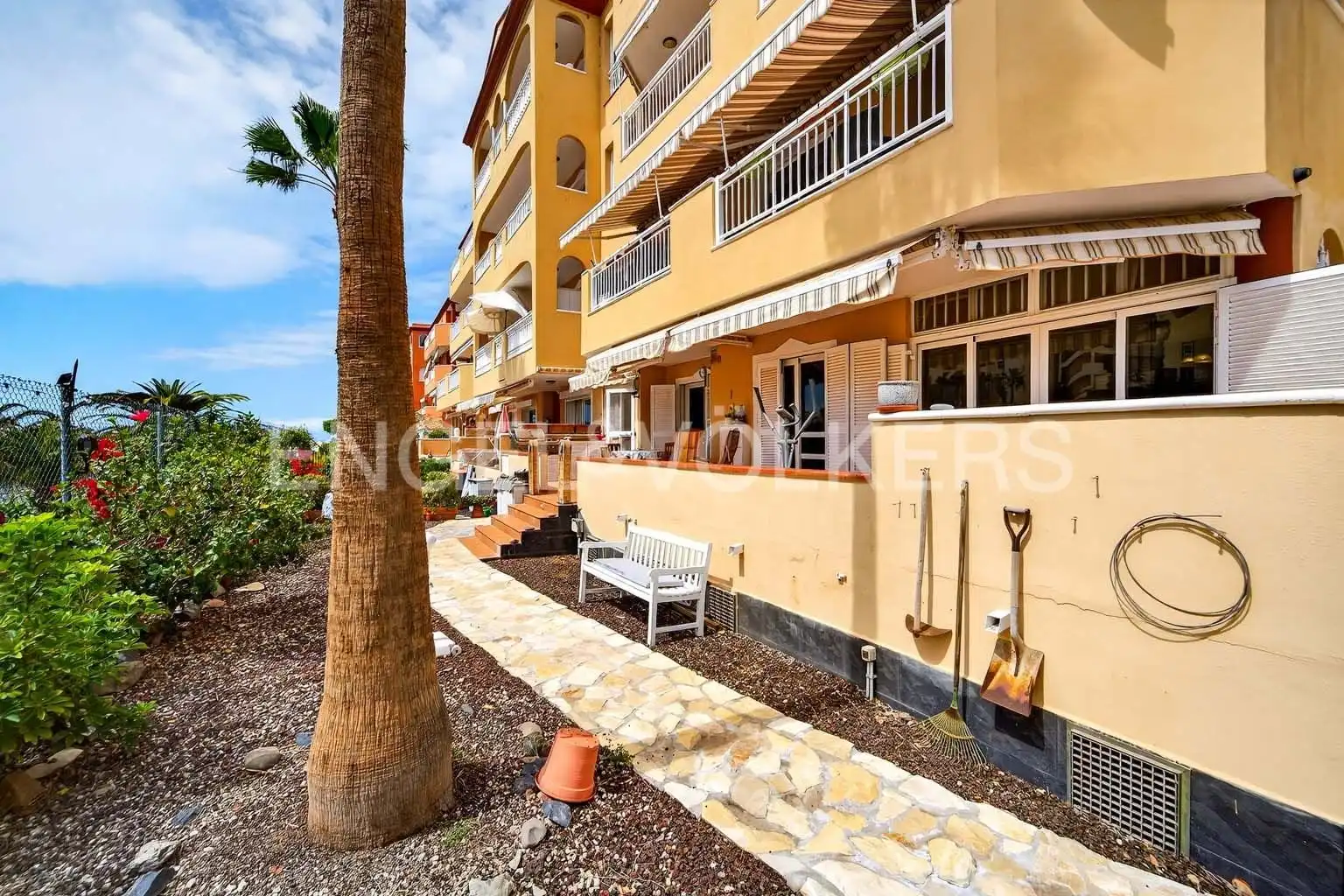 Vista exterior de Piso en venta en Adeje con Terraza, Piscina y Amueblado