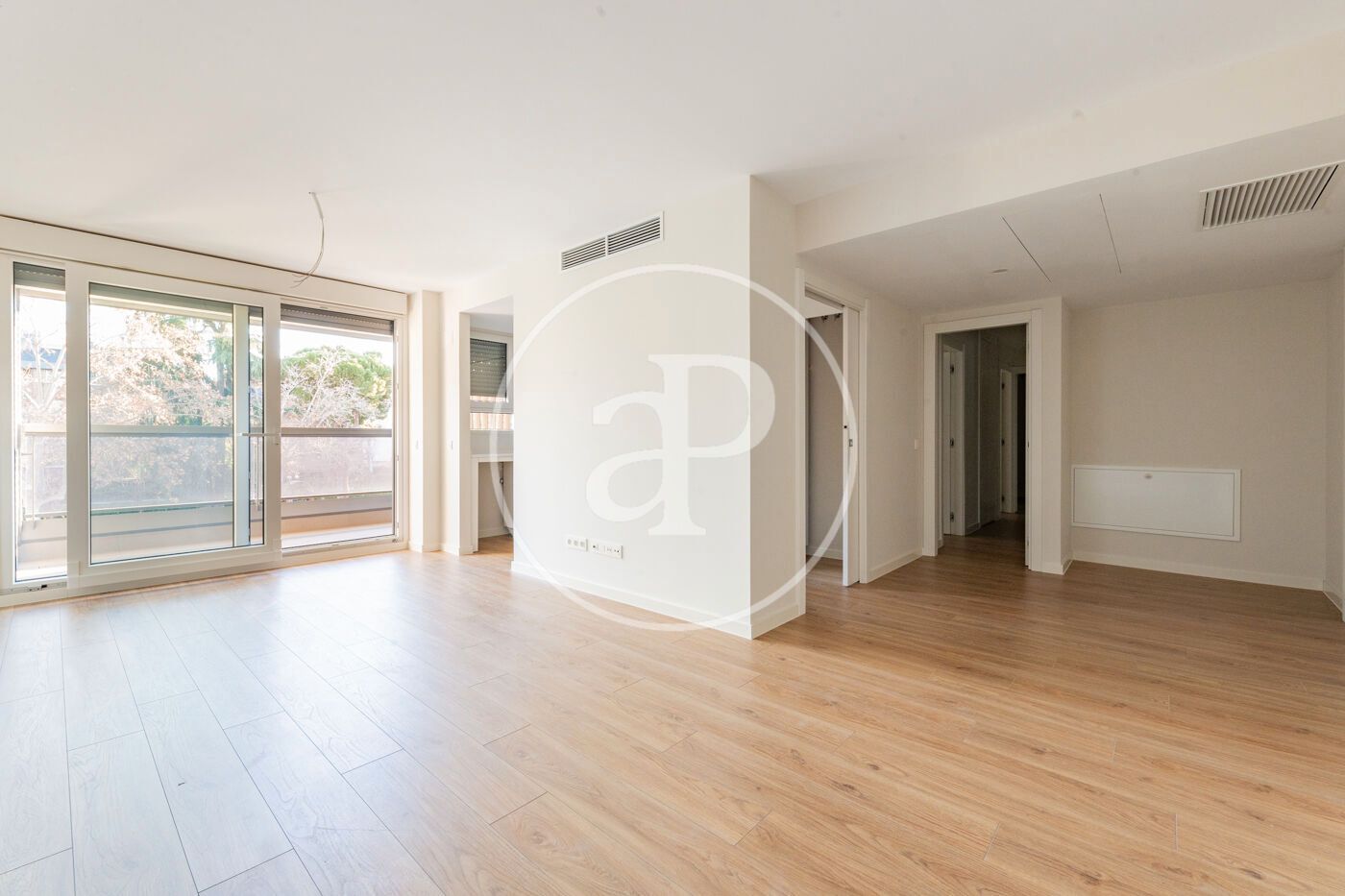 Living room of Flat for sale in  Madrid Capital  with Heating, Private garden and Terrace