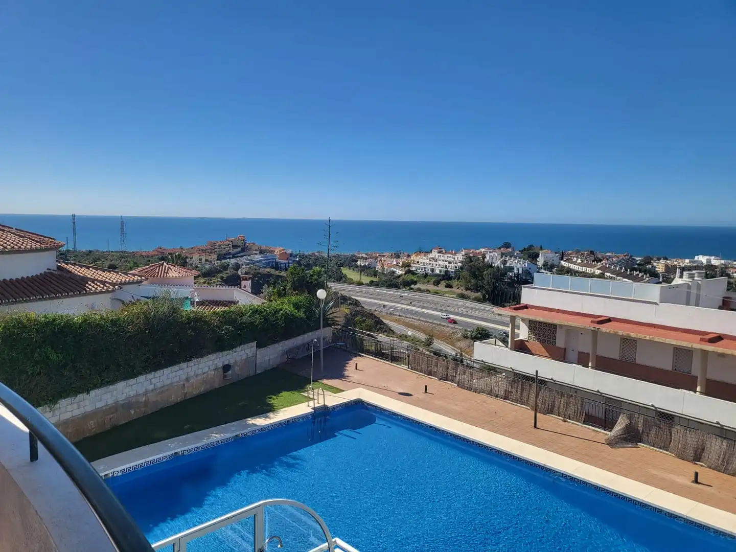 Piscina de Dúplex en venta en Rincón de la Victoria con Aire acondicionado, Terraza y Trastero