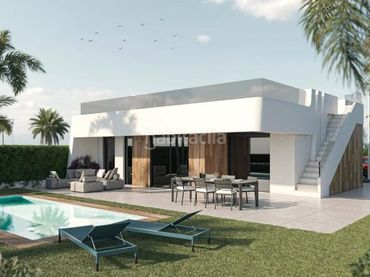 Casa bifamiliare con giardino in vendita a Calle Alcalde Agustín Borrego Prieto 26