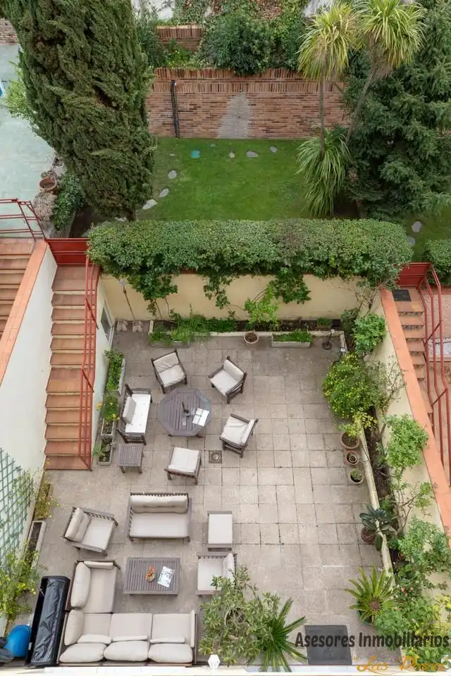Terrasse von Einfamilien-Reihenhaus zum Verkauf in Madrid mit Klimaanlage, Heizung und Privatgarten