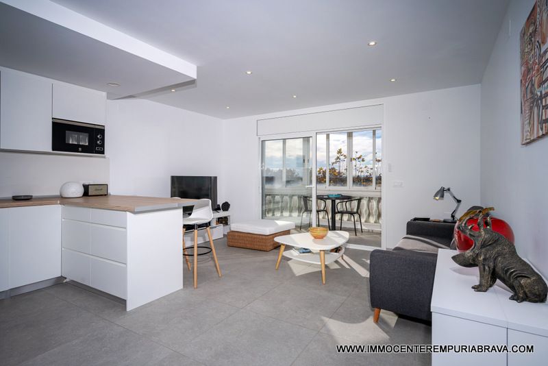 Living room of Attic for sale in Empuriabrava  with Air Conditioner, Heating and Terrace