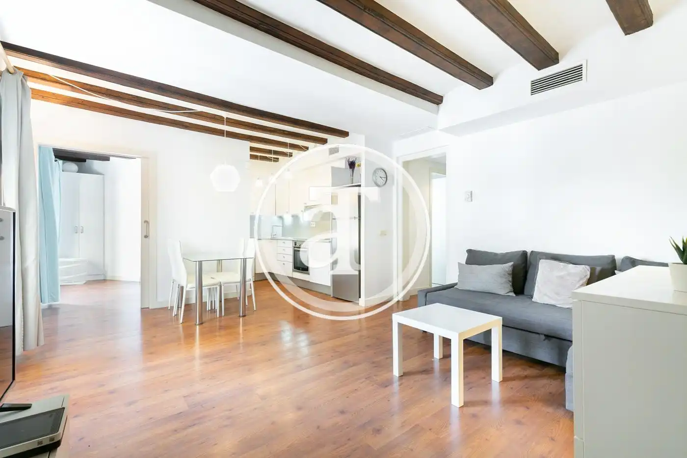 Flat for rent in Carrer de la Reina Cristina, Sant Pere, Sta. Caterina i la Ribera