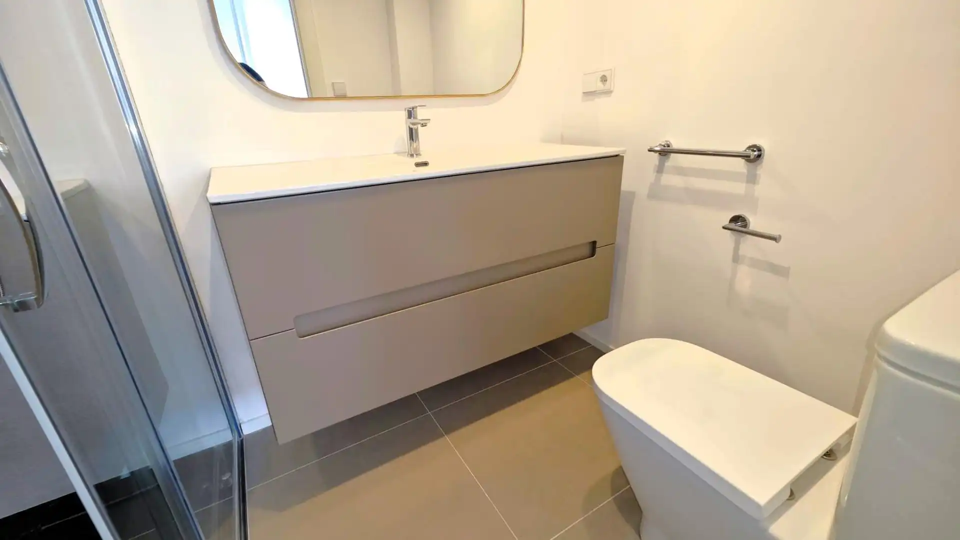 Bathroom of Flat for rent in Alicante / Alacant  with Air Conditioner, Heating and Parquet flooring