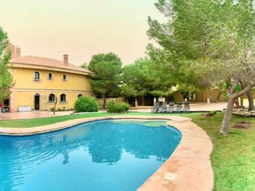 Casa rústica amb piscina en venda a Rojales