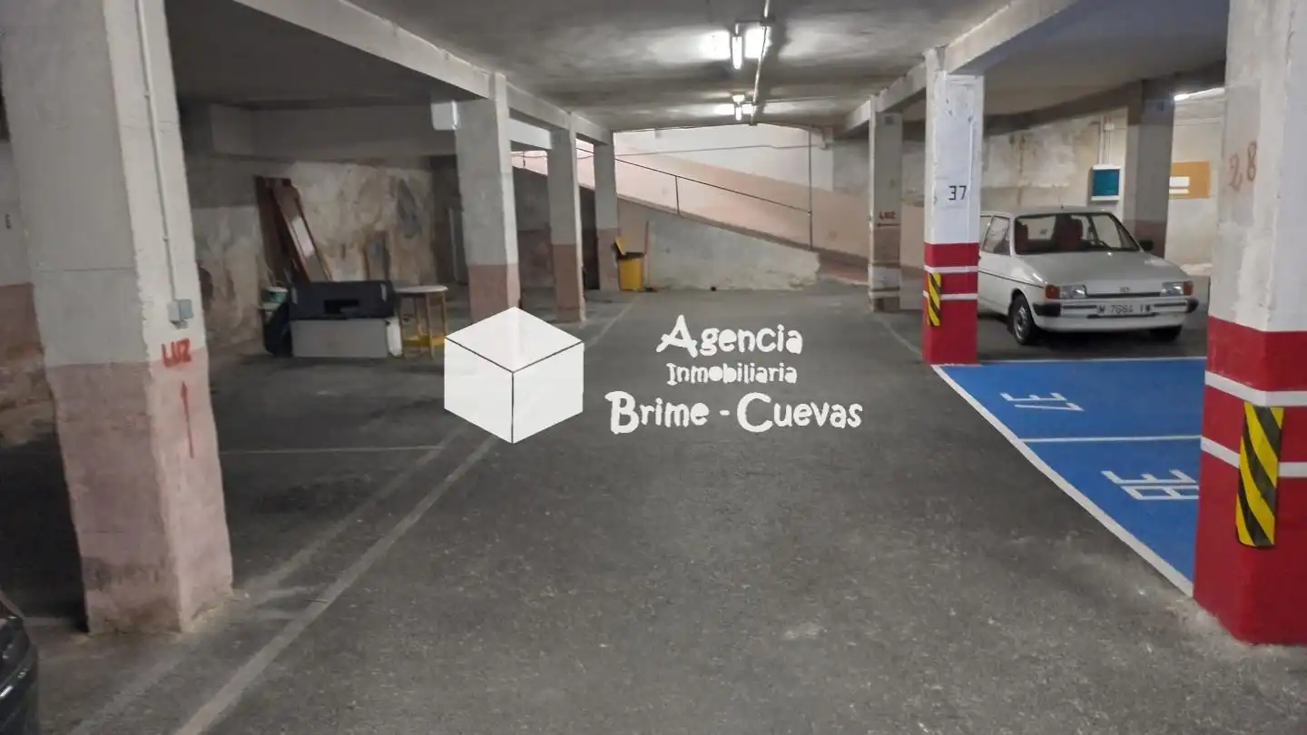 Parkplatz von Garage zum Verkauf in Siero