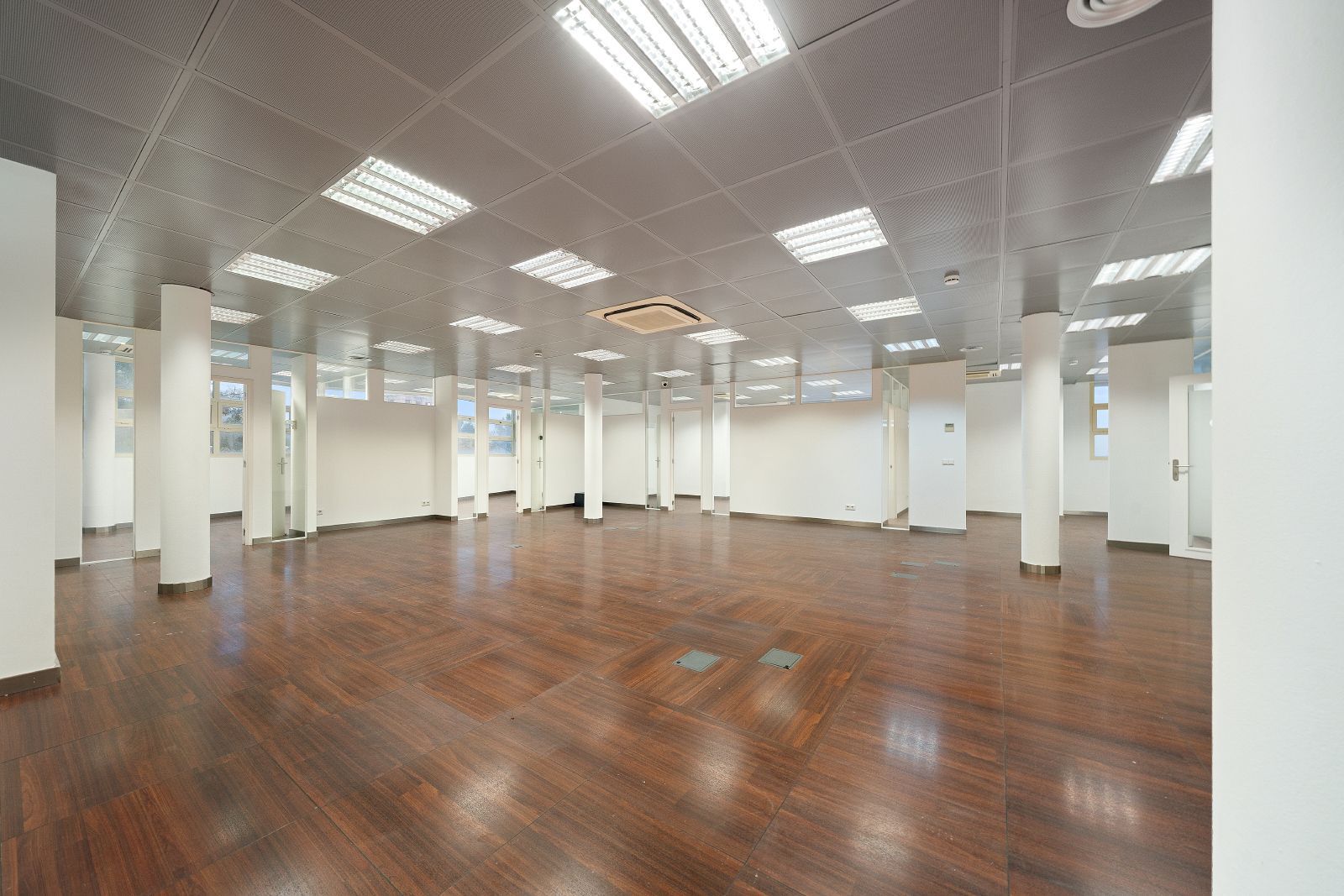 Premises to rent in Son Armadans, Ponent