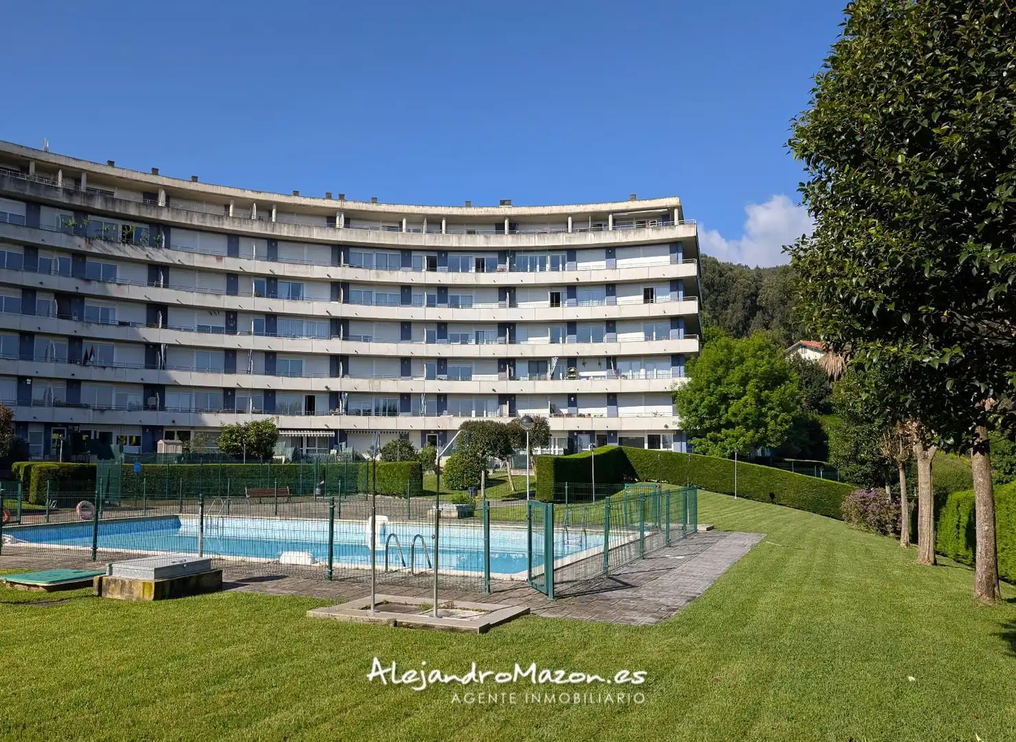 Piscina de Piso en venta en Castro-Urdiales con Calefacción, Jardín privado y Terraza