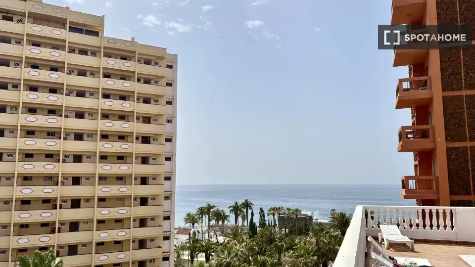 Vista exterior de Apartament per a compartir en Puerto de la Cruz amb Aire condicionat, Terrassa i Moblat