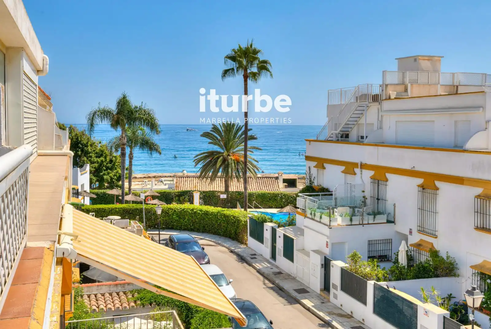 Vista exterior de Casa adosada de lloguer en Marbella amb Aire condicionat, Calefacció i Piscina