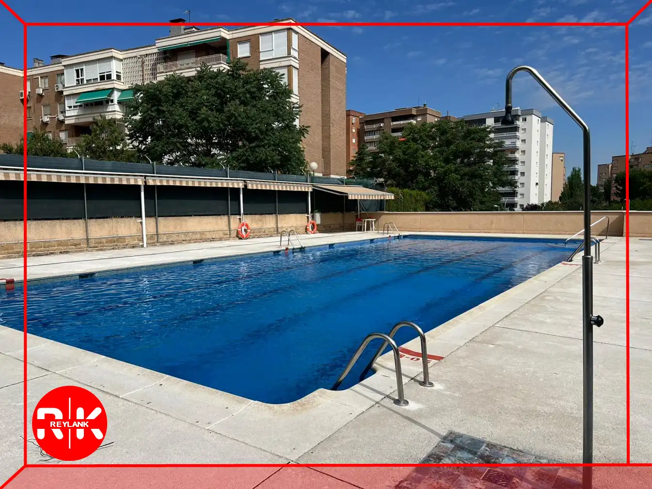 Piscina de Piso de alquiler en Coslada con Aire acondicionado, Calefacción y Terraza