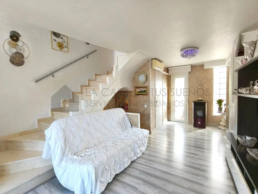 Wohnzimmer von Einfamilien-Reihenhaus zum Verkauf in Petrer