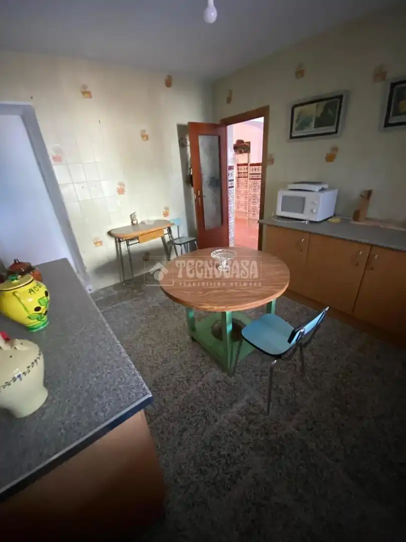 Cuina de Casa adosada en venda en Esparragalejo amb Calefacció