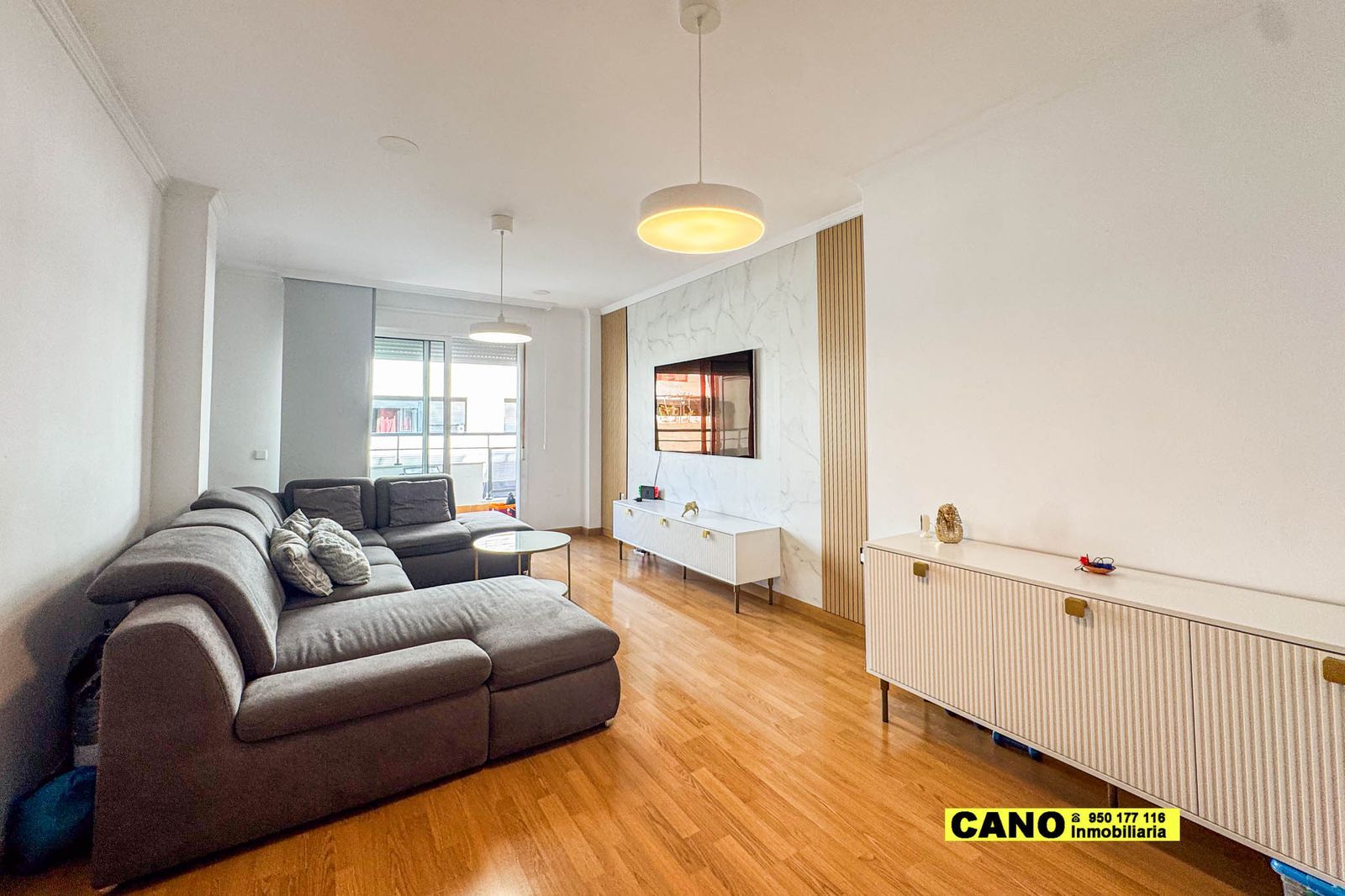 Sala d'estar de Pis en venda en Roquetas de Mar amb Terrassa