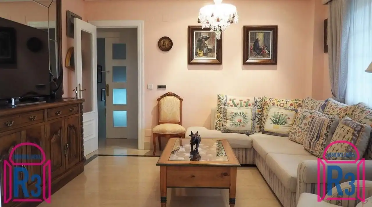 Sala de estar de Casa o chalet en venta en León Capital  con Calefacción