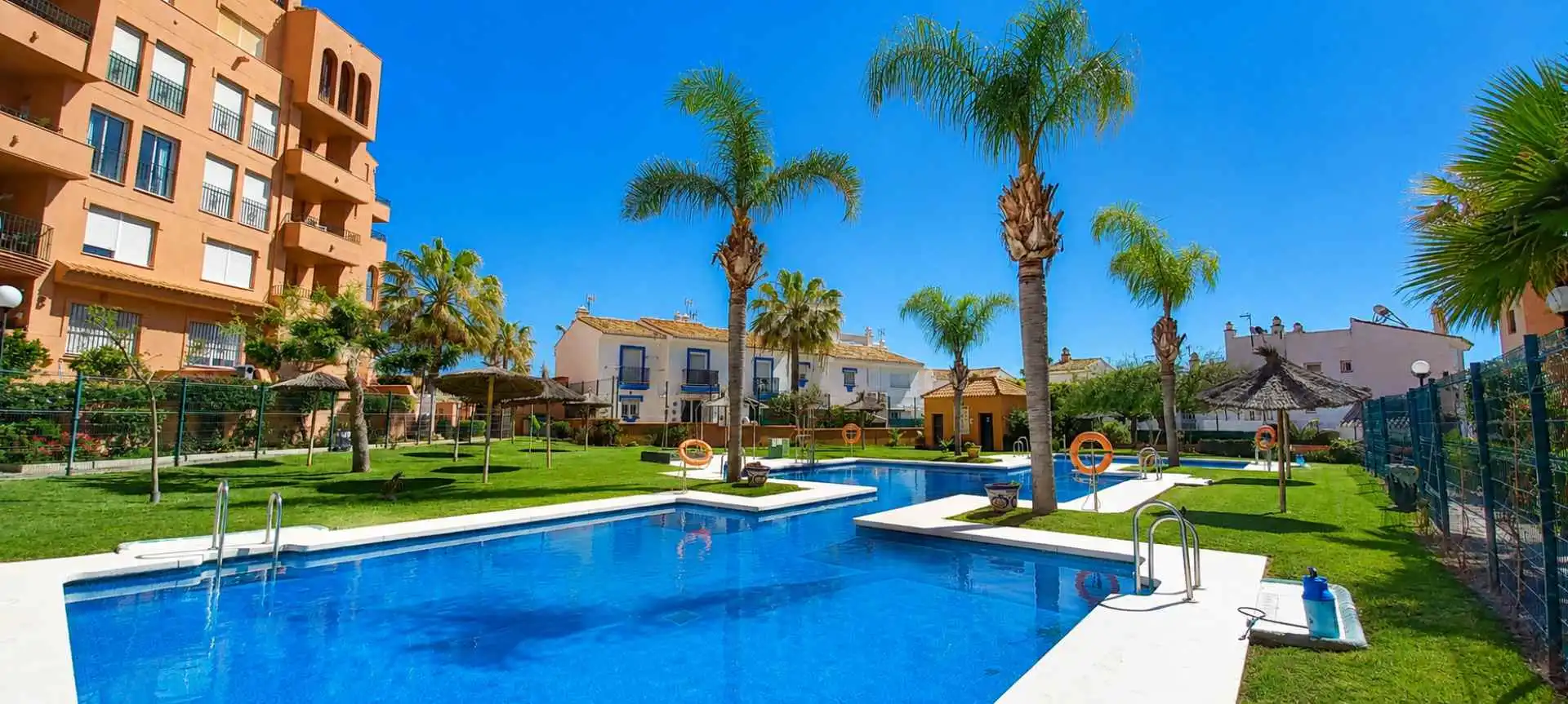 Jardín de Planta baja en venta en Manilva con Jardín privado, Terraza y Trastero