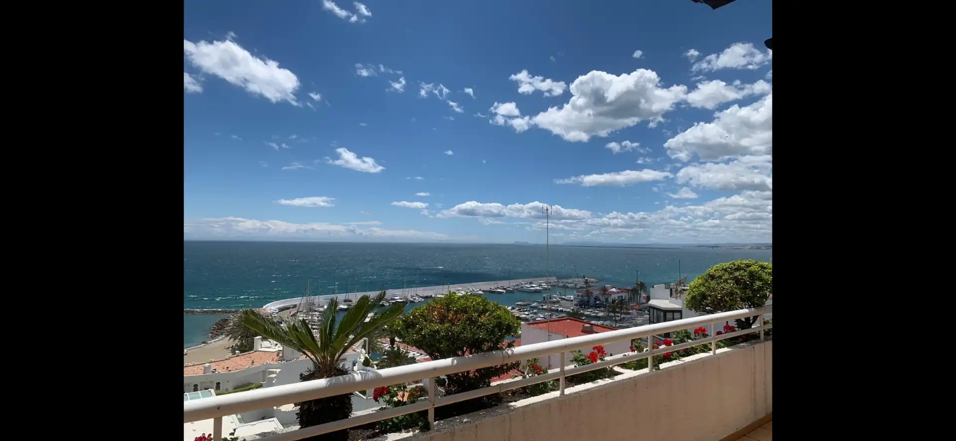 Vista exterior de Àtic de lloguer en Marbella amb Aire condicionat, Terrassa i Traster