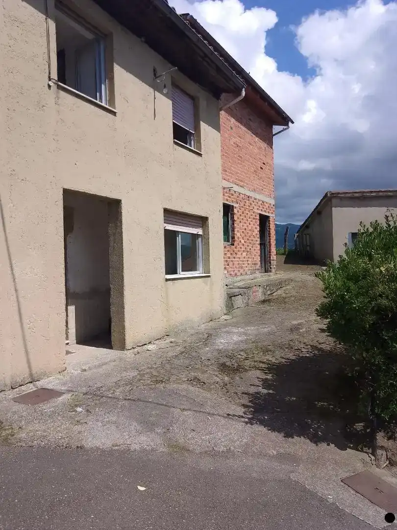Vista exterior de Casa adosada en venta en Bimenes con Jardín privado