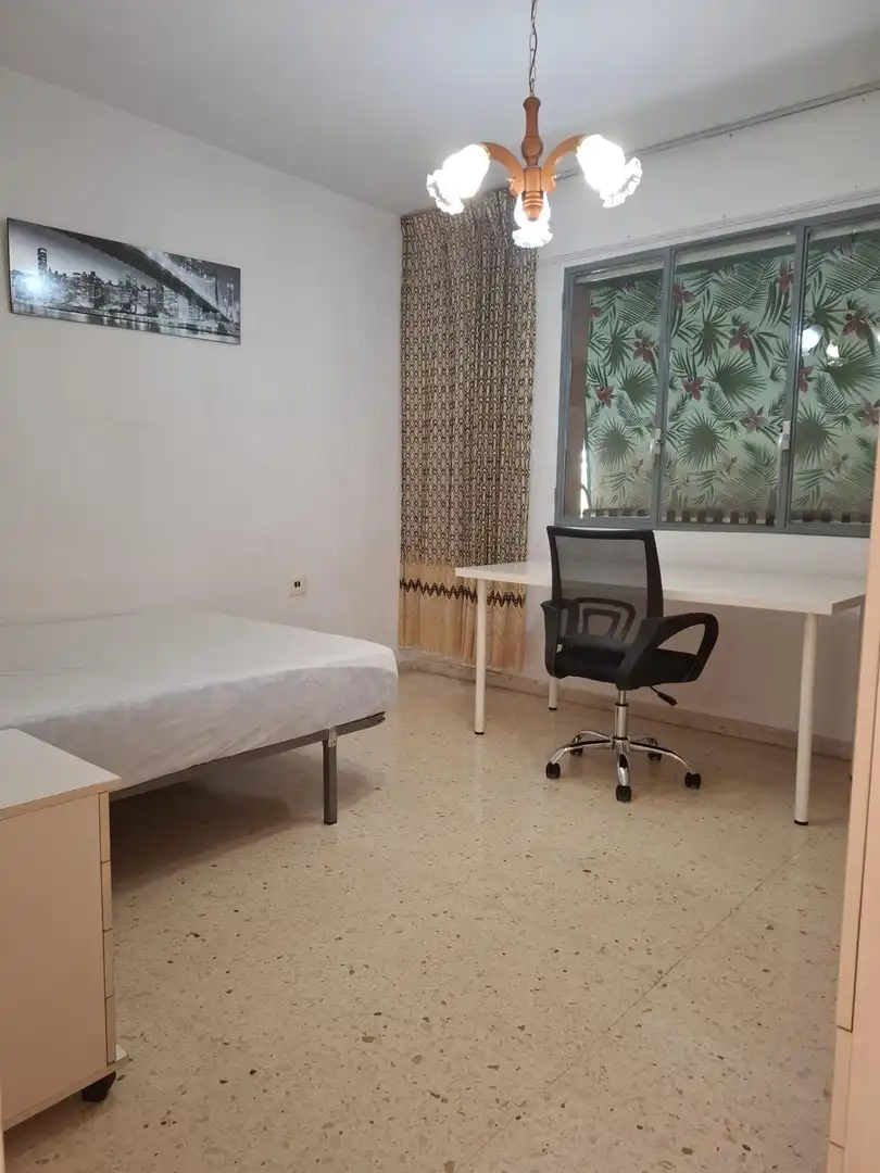 Habitación de Piso de alquiler en Murcia con Terraza y Amueblado