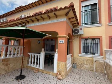 Casa con piscina en venta en Zona Carrefour - Urbanizaciones