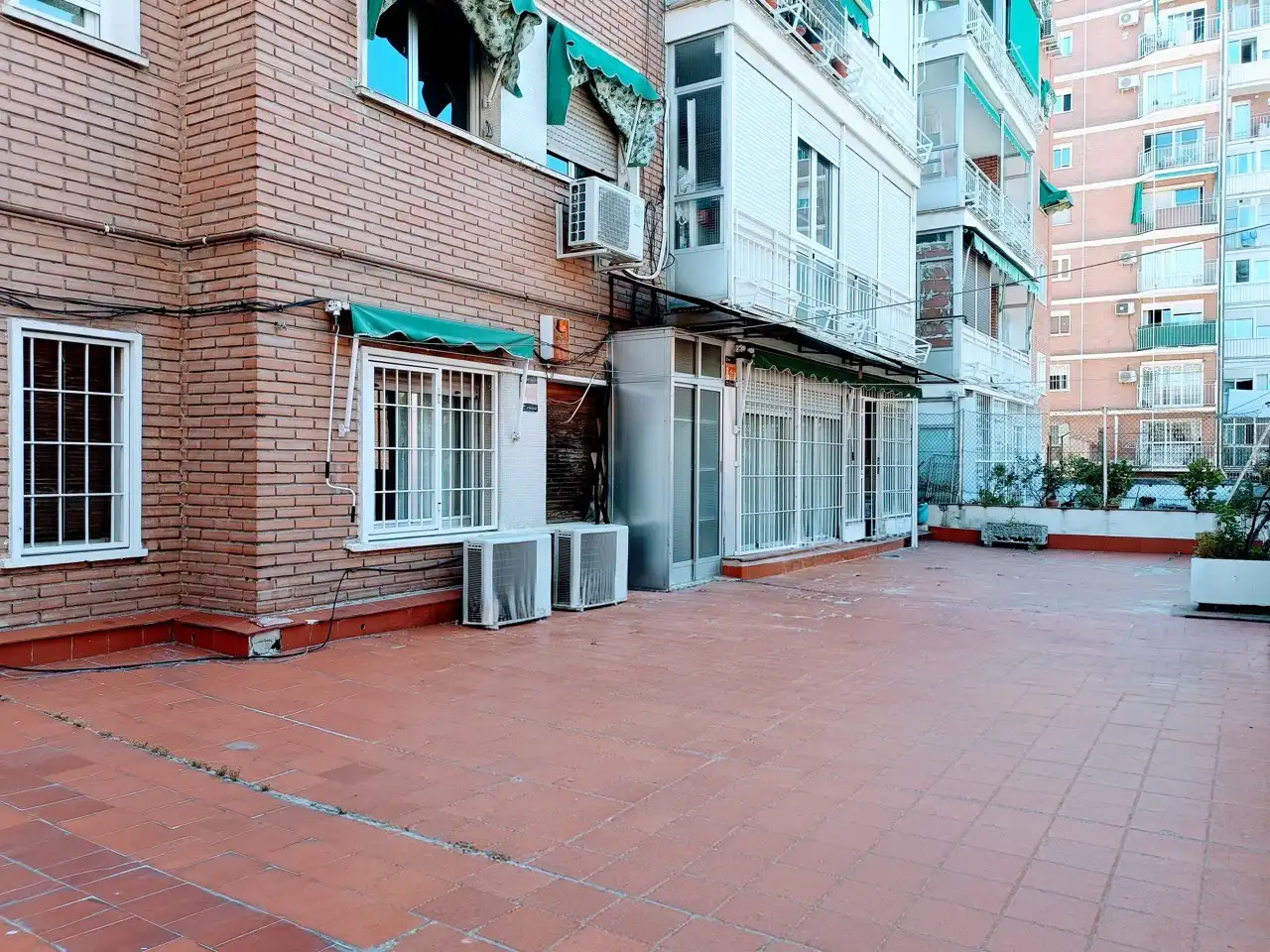 Vista exterior de Piso de alquiler en Madrid con Aire acondicionado, Calefacción y Parquet