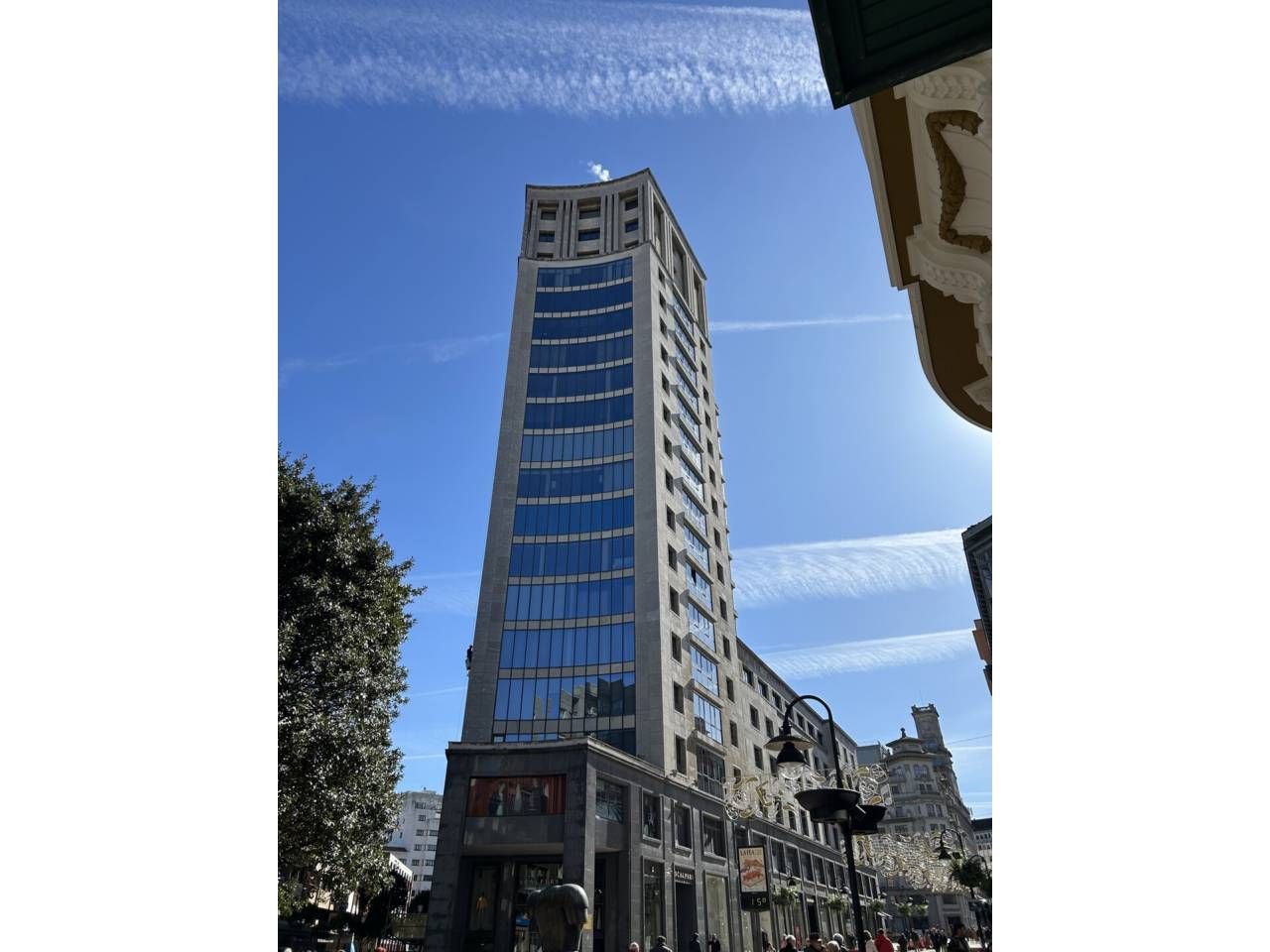 Vista exterior de Pis en venda en Oviedo  amb Alarma