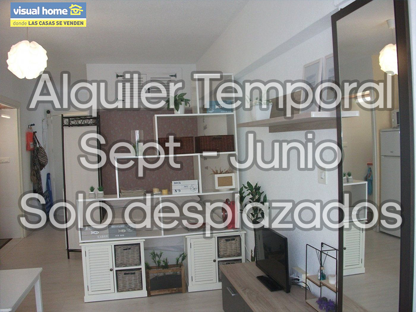 Sala d'estar de Estudi de lloguer en Benidorm amb Aire condicionat, Terrassa i Piscina
