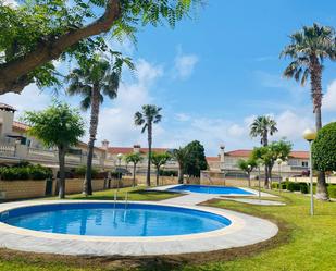 Piscina de Casa adosada en venda en Mont-roig del Camp amb Aire condicionat i Balcó