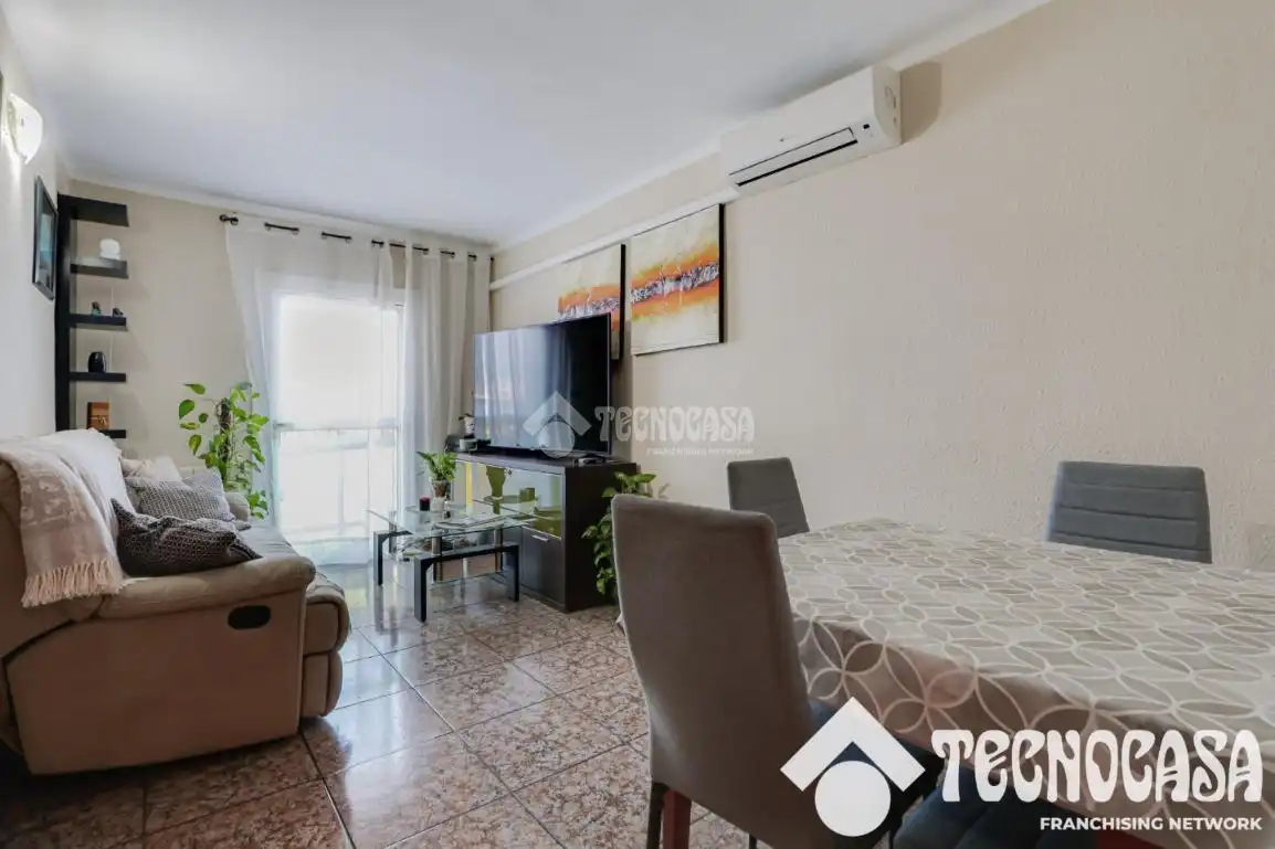 Living room of Flat for sale in Santa Coloma de Gramenet  with Air Conditioner, Heating and Balcony